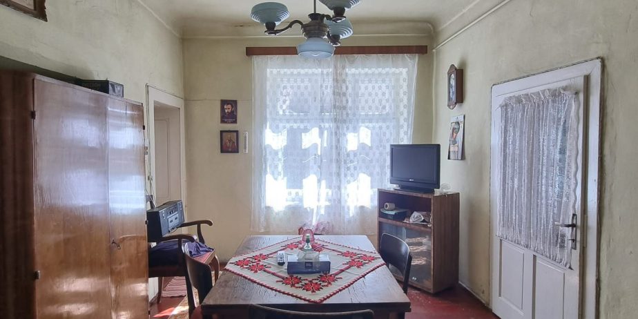 Casă singură pe curte pe str. I. Gh. Duca