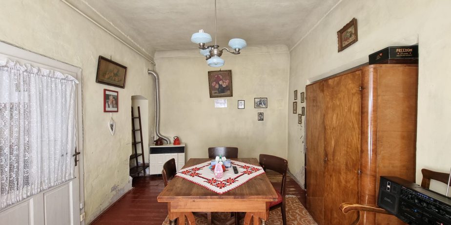 Casă singură pe curte pe str. I. Gh. Duca