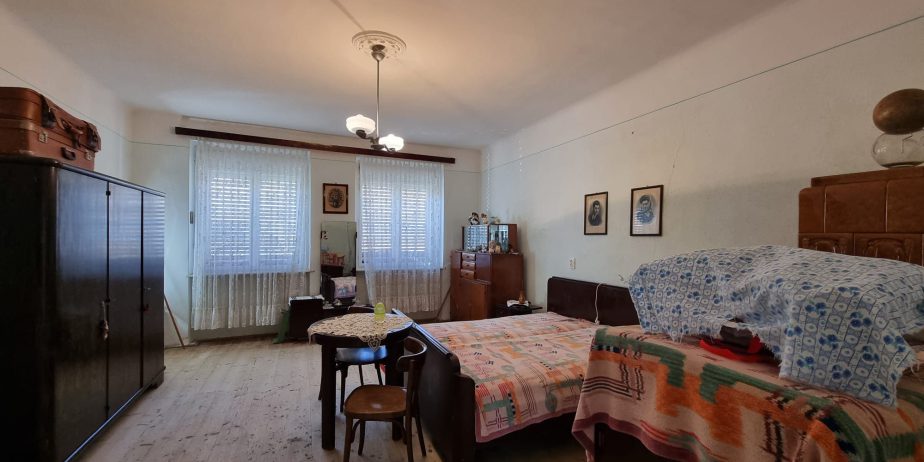 Casă singură pe curte pe str. I. Gh. Duca